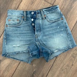 Like New Levi’s Wedgie Fit Shorts